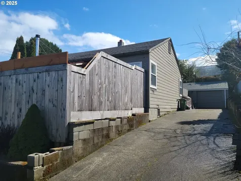 1063 Elrod Avenue Coos Bay OR 97420
