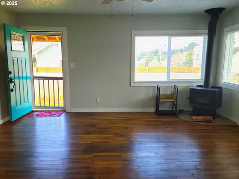 1063 Elrod Avenue Coos Bay OR 97420