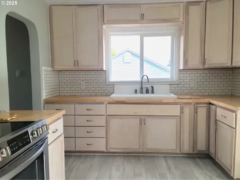 1063 Elrod Avenue Coos Bay OR 97420
