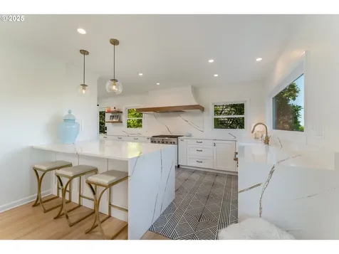 6442 SW Parkhill Drive Portland OR 97239