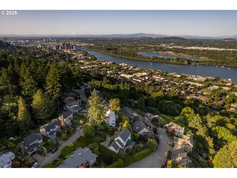 6442 SW Parkhill Drive Portland OR 97239