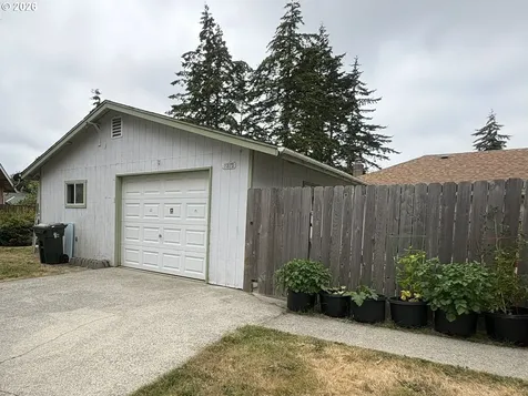 2320 20th Street Florence OR 97439