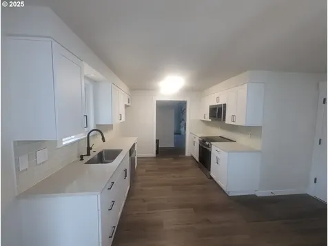 8009 SW Mapleleaf Street Portland OR 97223