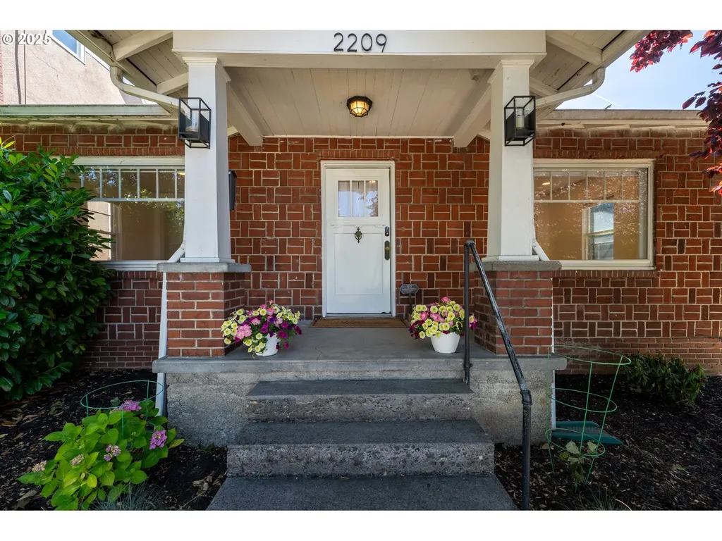 2209 F Street Vancouver WA 98663