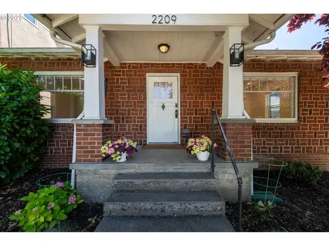 2209 F Street Vancouver WA 98663