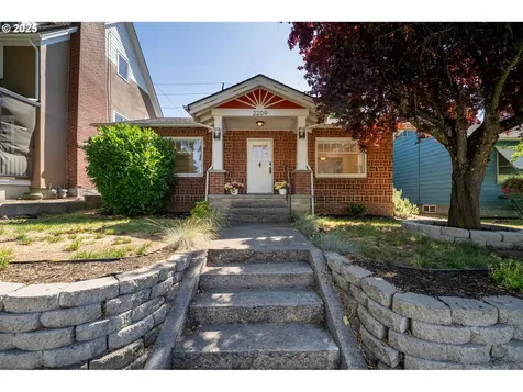 2209 F Street Vancouver WA 98663