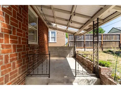 2209 F Street Vancouver WA 98663