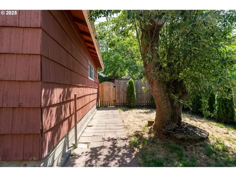 2209 F Street Vancouver WA 98663