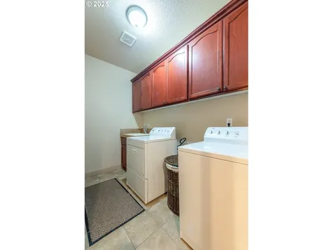 1637 Ptarmigan Street NW Salem OR 97304