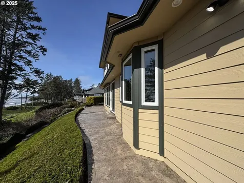 14676 Sandpiper Place Brookings OR 97415