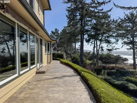 14676 Sandpiper Place Brookings OR 97415