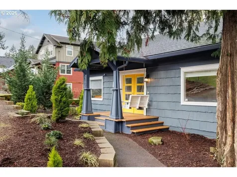 3827 SW Dolph Court Portland OR 97219