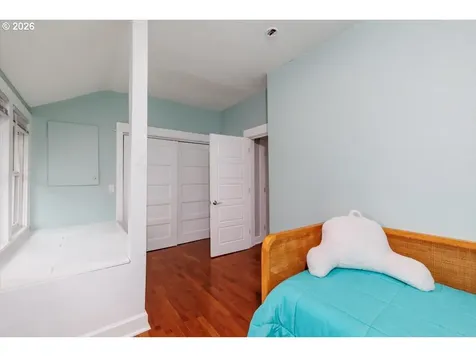 3827 SW Dolph Court Portland OR 97219