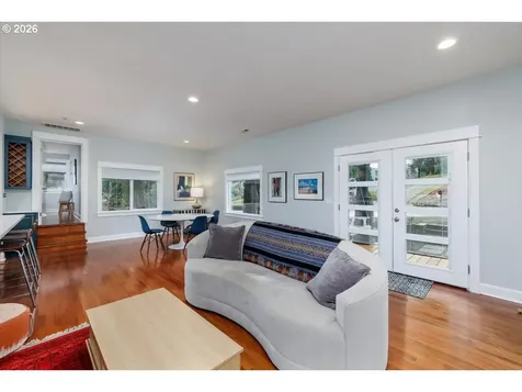 3827 SW Dolph Court Portland OR 97219