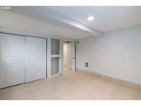3827 SW Dolph Court Portland OR 97219