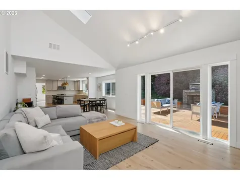 5202 Nelco Circle West Linn OR 97068