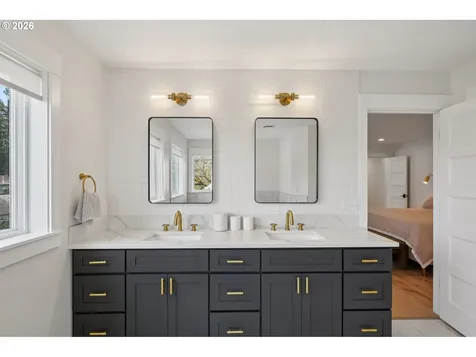 5202 Nelco Circle West Linn OR 97068