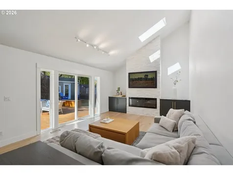 5202 Nelco Circle West Linn OR 97068