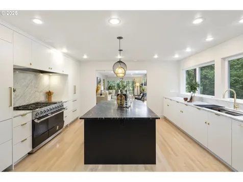 1983 Ridgewood Road Lake Oswego OR 97034
