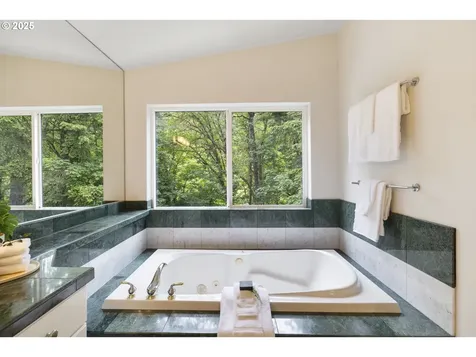 1983 Ridgewood Road Lake Oswego OR 97034
