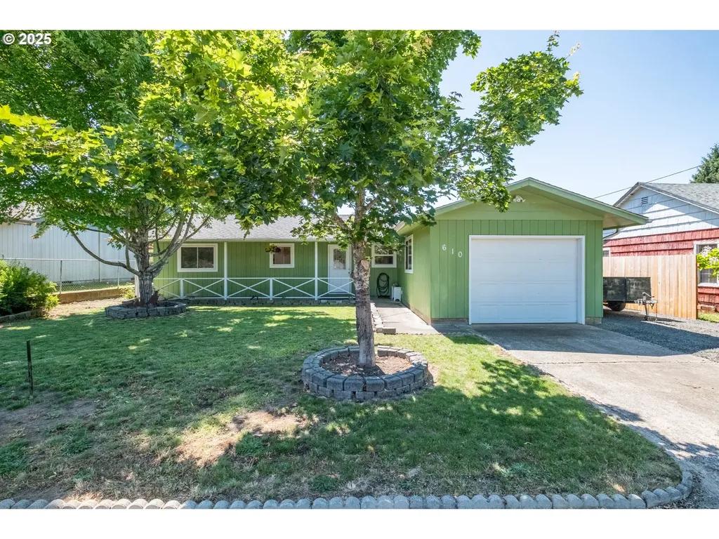 610 8th Avenue Sweet Home OR 97386