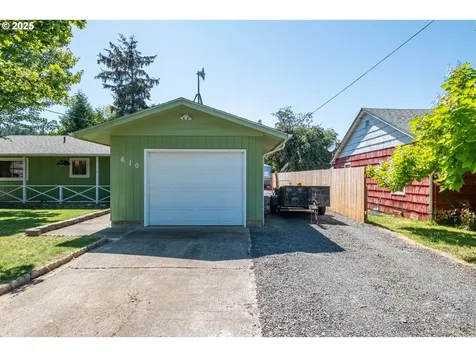 610 8th Avenue Sweet Home OR 97386