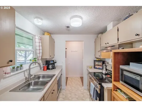 610 8th Avenue Sweet Home OR 97386