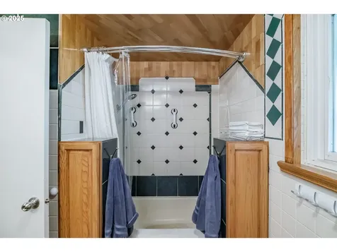 610 8th Avenue Sweet Home OR 97386