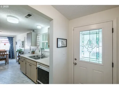 610 8th Avenue Sweet Home OR 97386