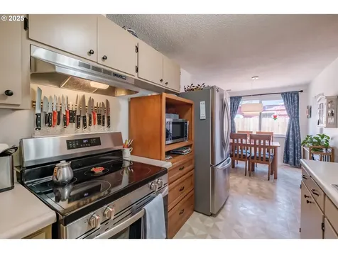 610 8th Avenue Sweet Home OR 97386