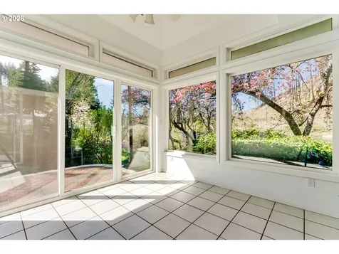 91082 Leashore Drive Vida OR 97488