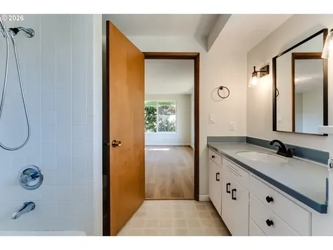 91082 Leashore Drive Vida OR 97488