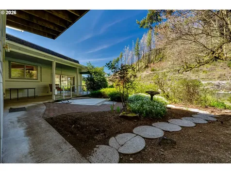 91082 Leashore Drive Vida OR 97488