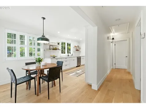 9841 SW 25th Avenue Portland OR 97219