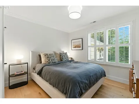 9841 SW 25th Avenue Portland OR 97219