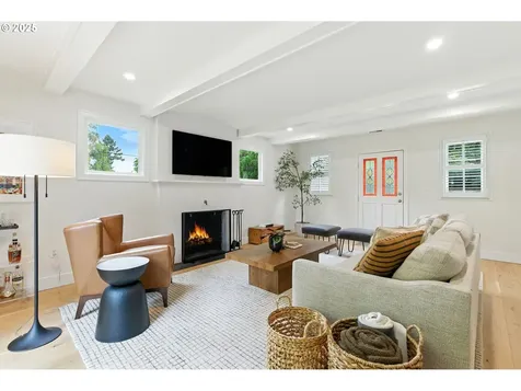 9841 SW 25th Avenue Portland OR 97219