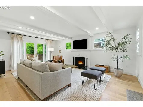 9841 SW 25th Avenue Portland OR 97219