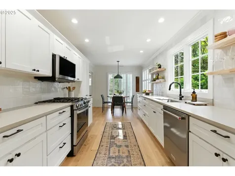 9841 SW 25th Avenue Portland OR 97219