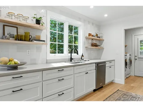 9841 SW 25th Avenue Portland OR 97219