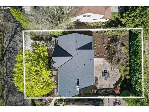 6834 SE Reed College Place Portland OR 97202