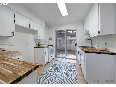 10916 SW 62nd Place Portland OR 97219