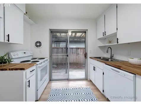 10916 SW 62nd Place Portland OR 97219