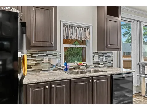 565 Shorepines Court Coos Bay OR 97420