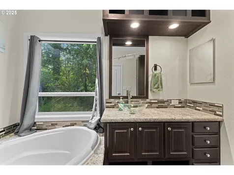 565 Shorepines Court Coos Bay OR 97420