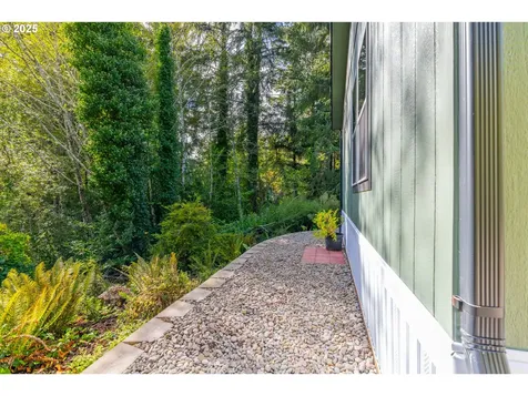 565 Shorepines Court Coos Bay OR 97420