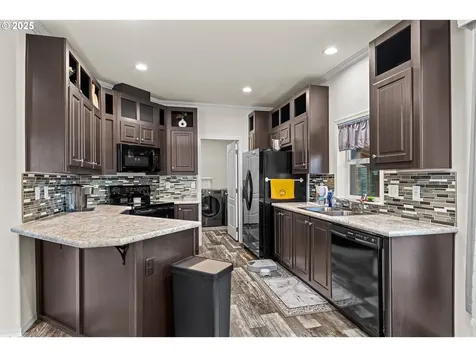 565 Shorepines Court Coos Bay OR 97420