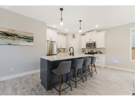 209 W Barbaras Way Newberg OR 97132