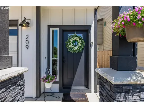 209 W Barbaras Way Newberg OR 97132