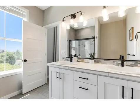 209 W Barbaras Way Newberg OR 97132