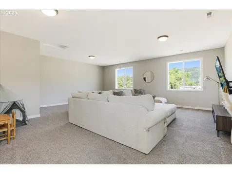 209 W Barbaras Way Newberg OR 97132